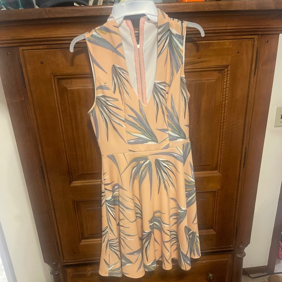 Dress - Picture 3 of 3